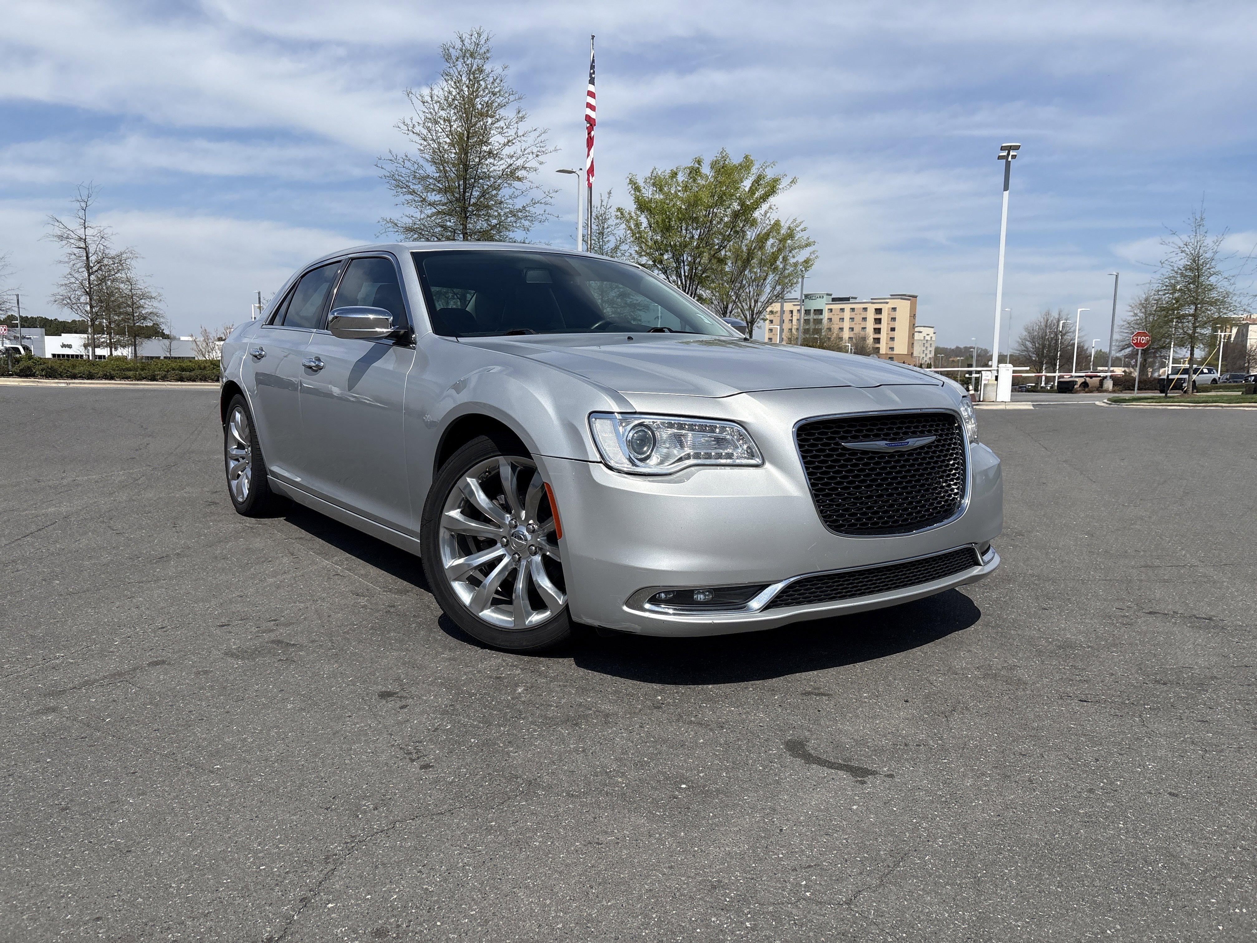 Used 2020 Chrysler 300 Limited image 2