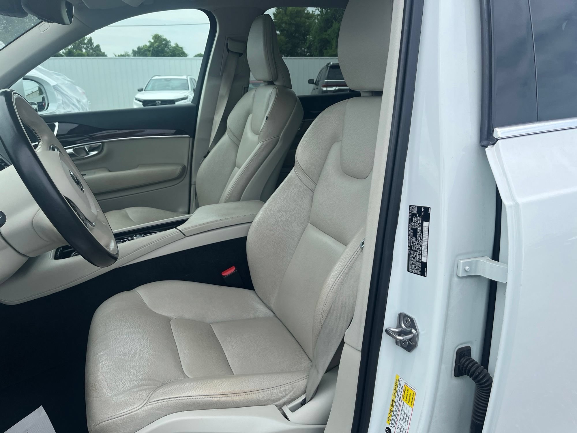 Used 2019 Volvo XC90 T5 Momentum FWD image 7