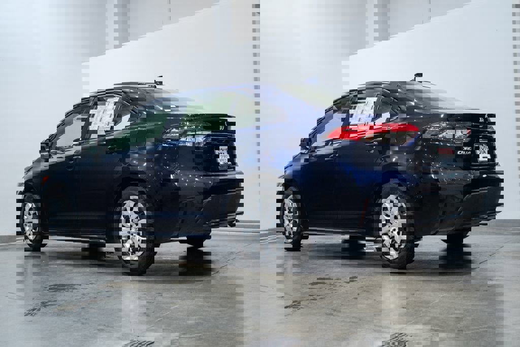 Used 2021 Toyota Corolla LE image 7