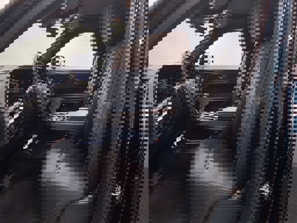 Certified 2025 Cadillac Lyriq Luxury image 14