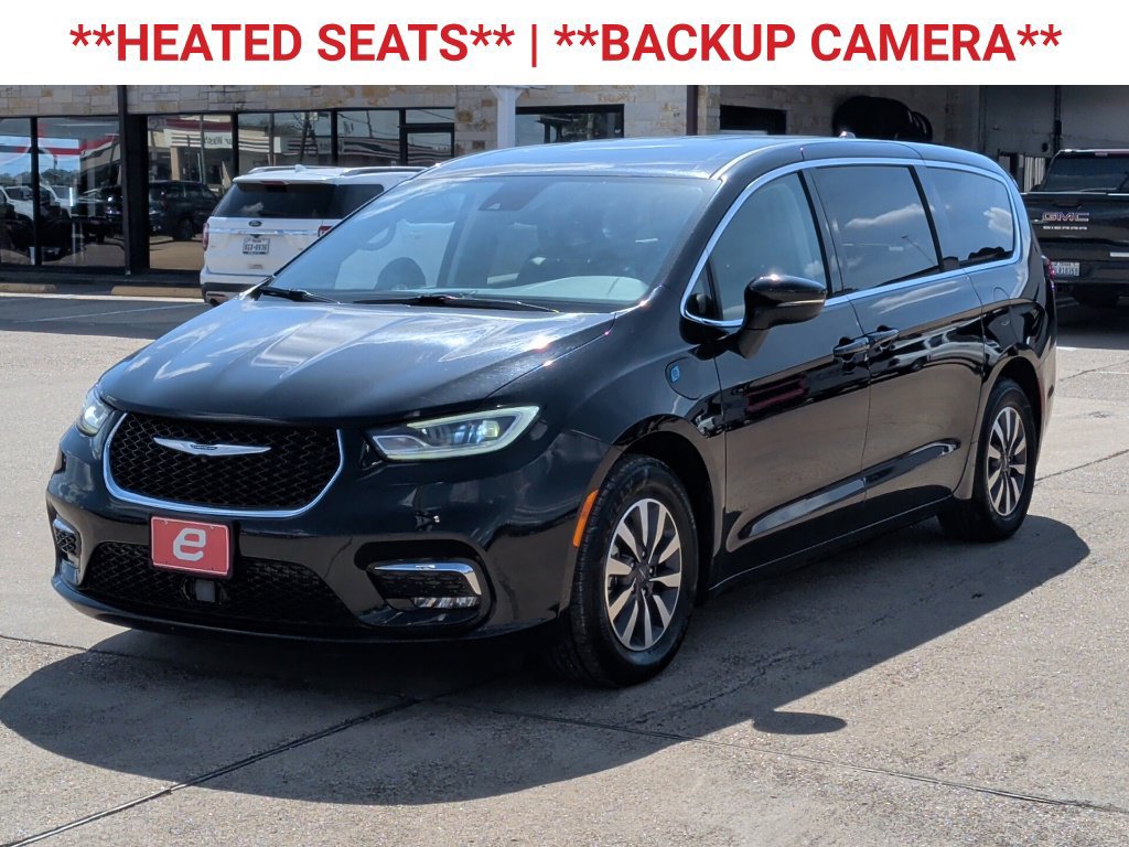 Used 2023 Chrysler Pacifica Touring-L FWD image 3