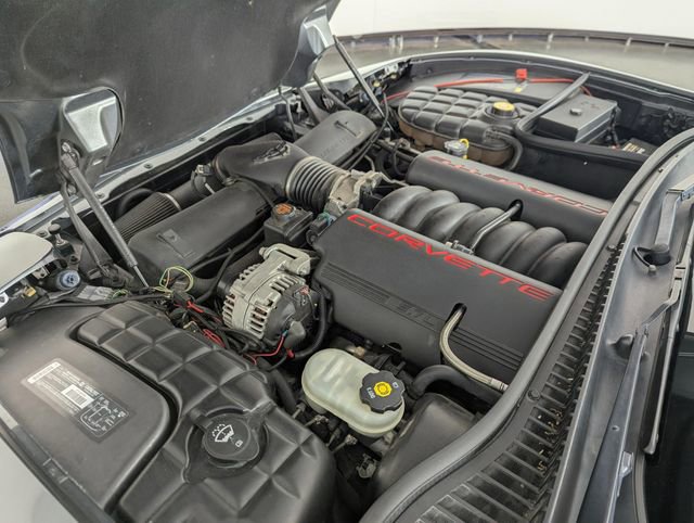 Used 2003 Chevrolet Corvette Coupe w/ Preferred Equipment Group RWD image 10