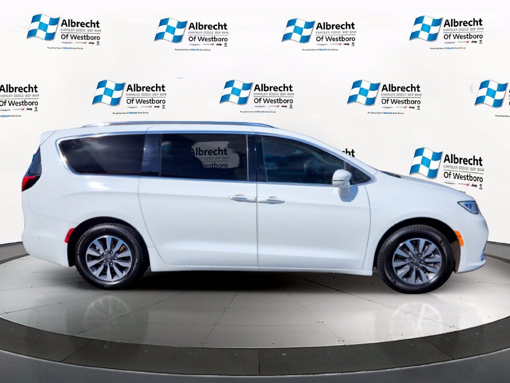 Used 2021 Chrysler Pacifica Touring-L w/ Uconnect Theater Family Group FWD image 6