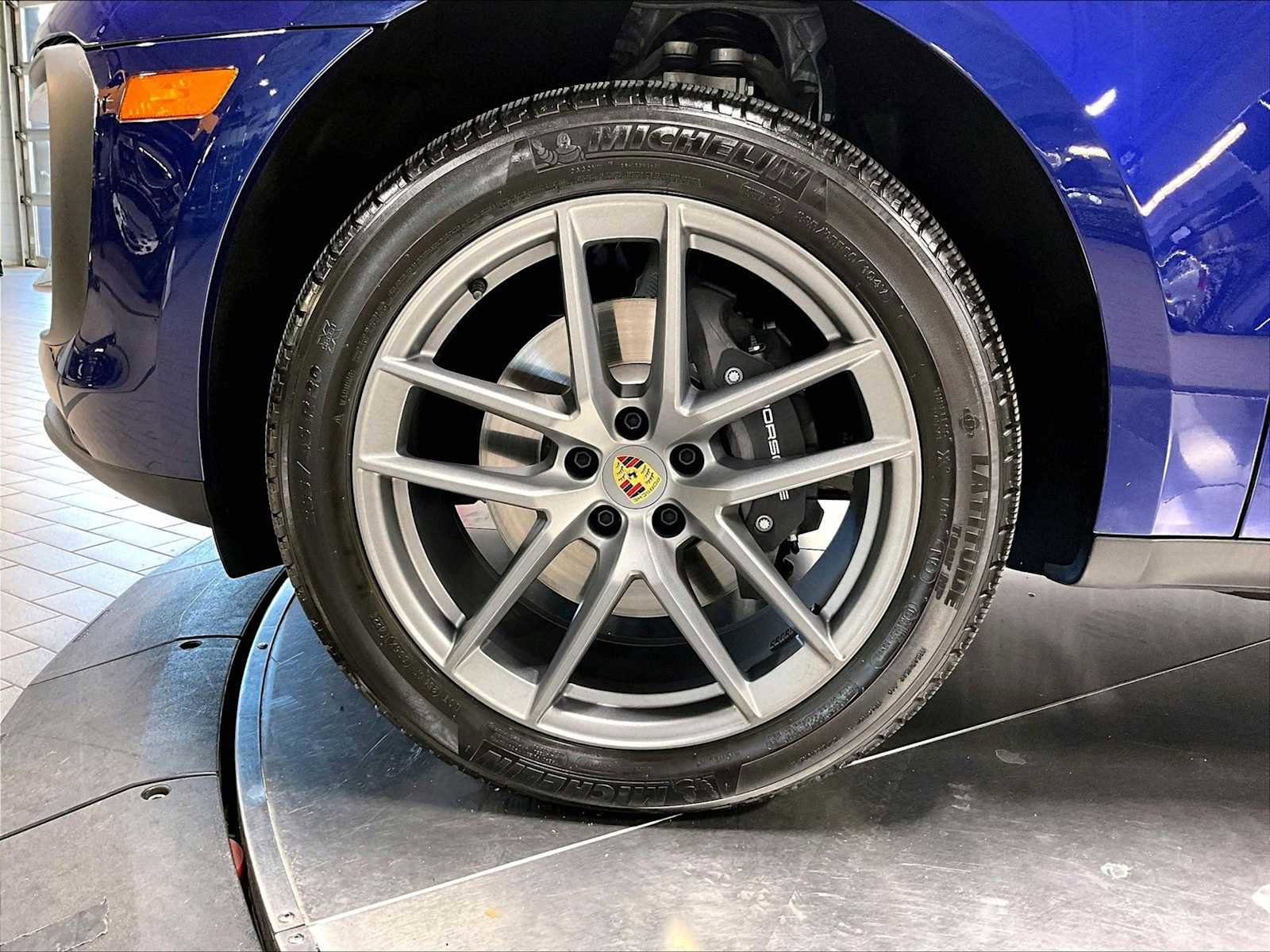 Used 2025 Porsche Macan image 14