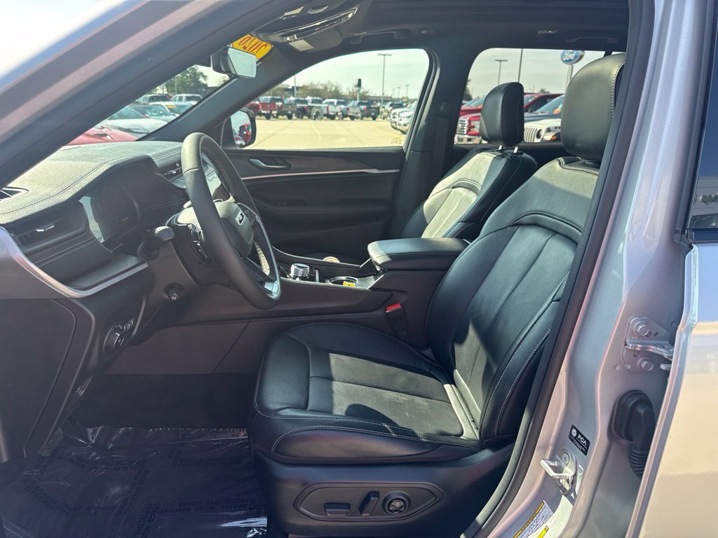 Used 2026 Jeep Grand Cherokee Limited AWD/4WD image 4