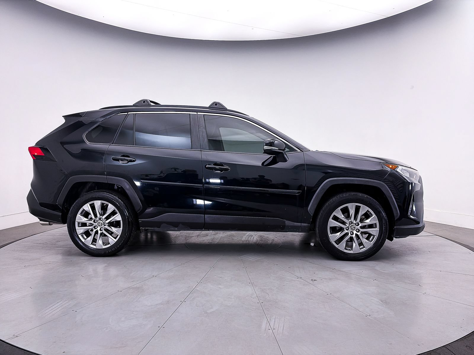 Used 2019 Toyota RAV4 XLE Premium w/ Carpet Mat Package FWD image 38