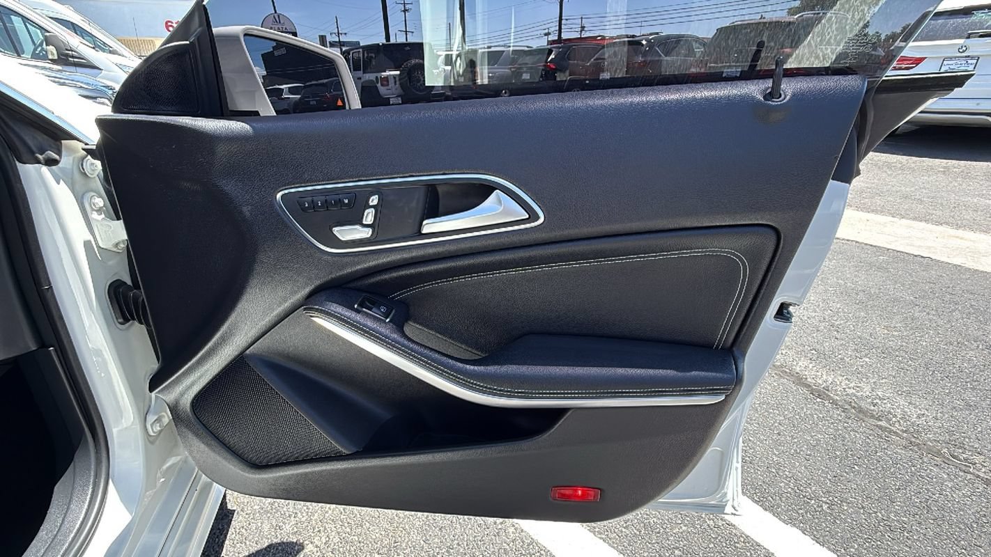 Used 2017 Mercedes-Benz CLA 250 4MATIC image 17