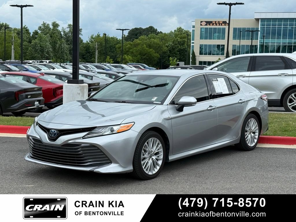 Used 2020 Toyota Camry XLE FWD image 3