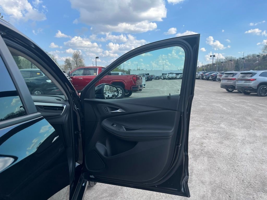 Used 2025 Buick Encore GX Sport Touring w/ Comfort Package FWD image 34