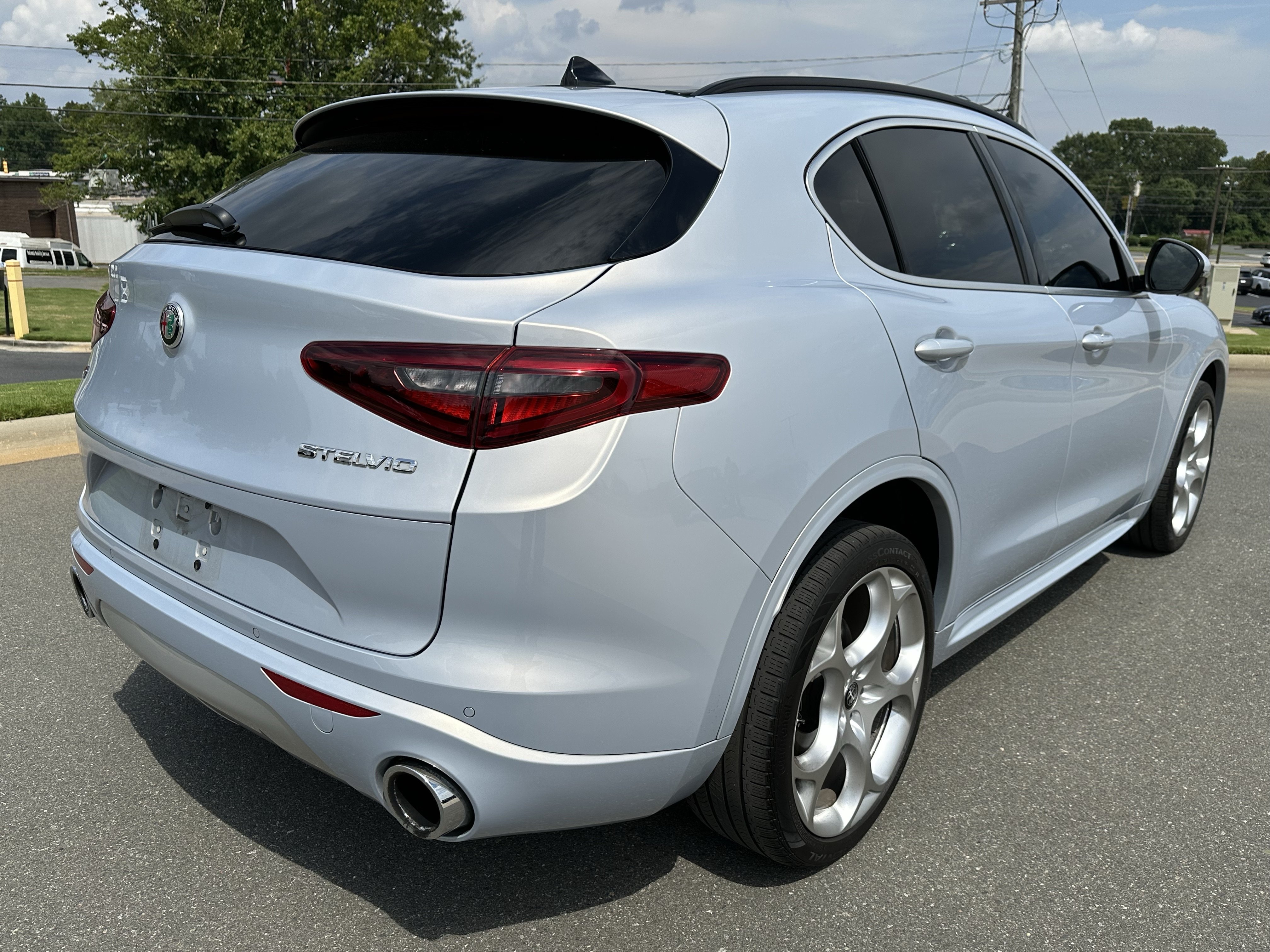 Used 2023 Alfa Romeo Stelvio Ti Lusso w/ Quick Order Package 22X Lusso AWD/4WD image 9