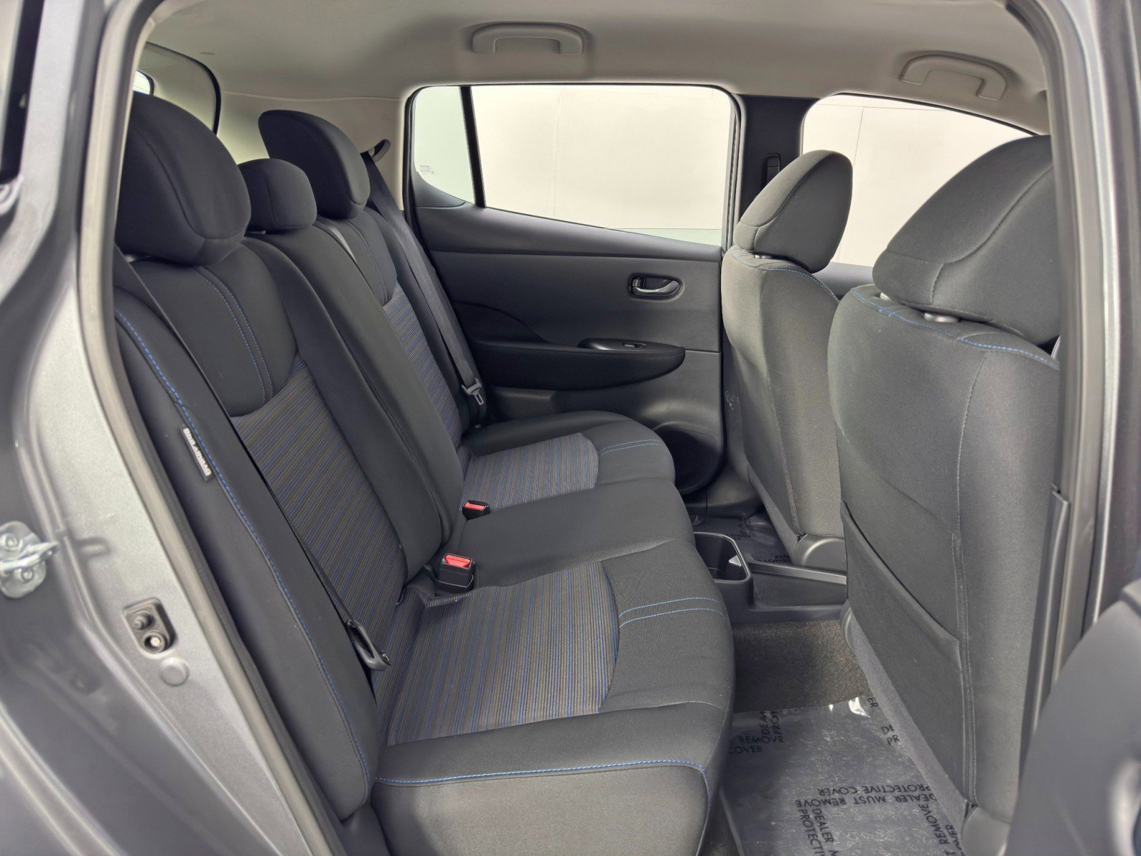 Used 2025 Nissan Leaf S image 31