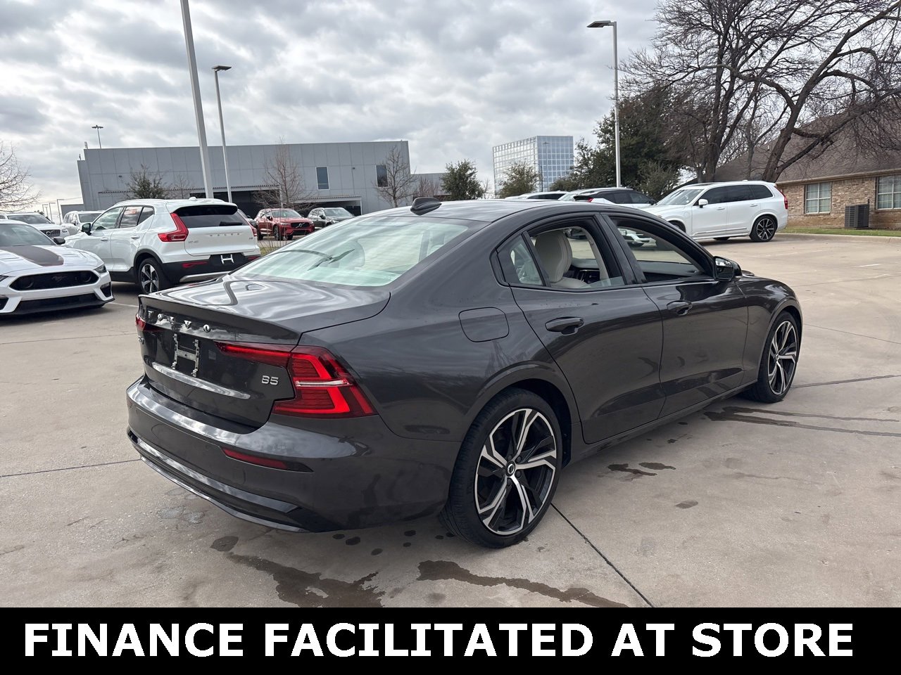 Certified 2023 Volvo S60 B5 Plus image 5