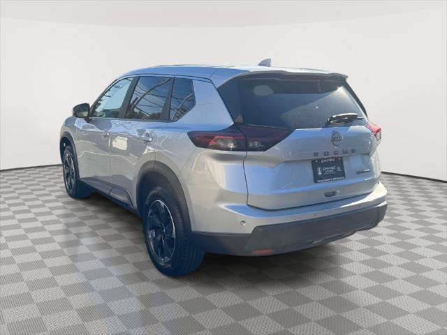 Used 2024 Nissan Rogue SV AWD/4WD image 4