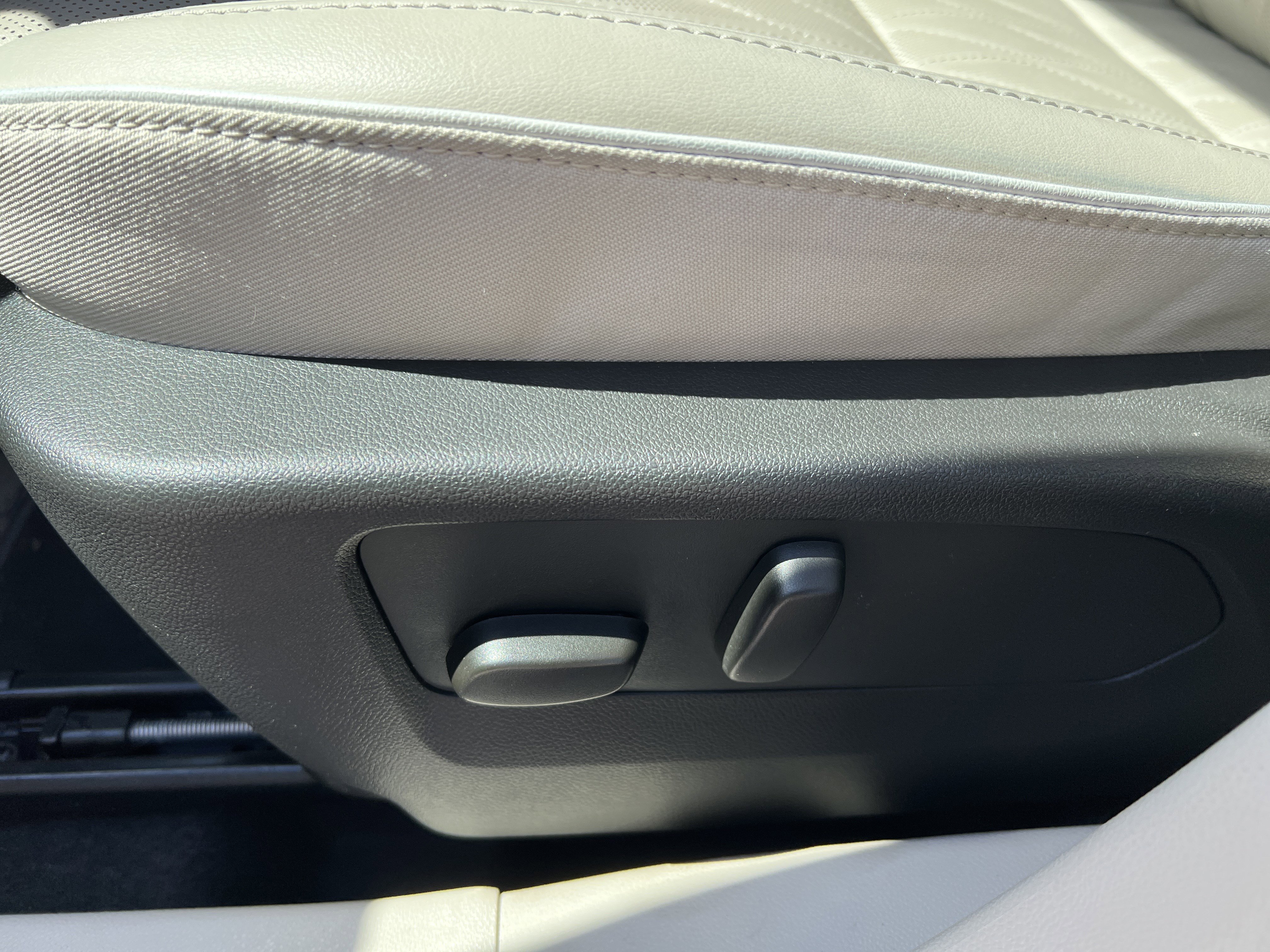 Used 2023 Buick Envision Avenir FWD image 11
