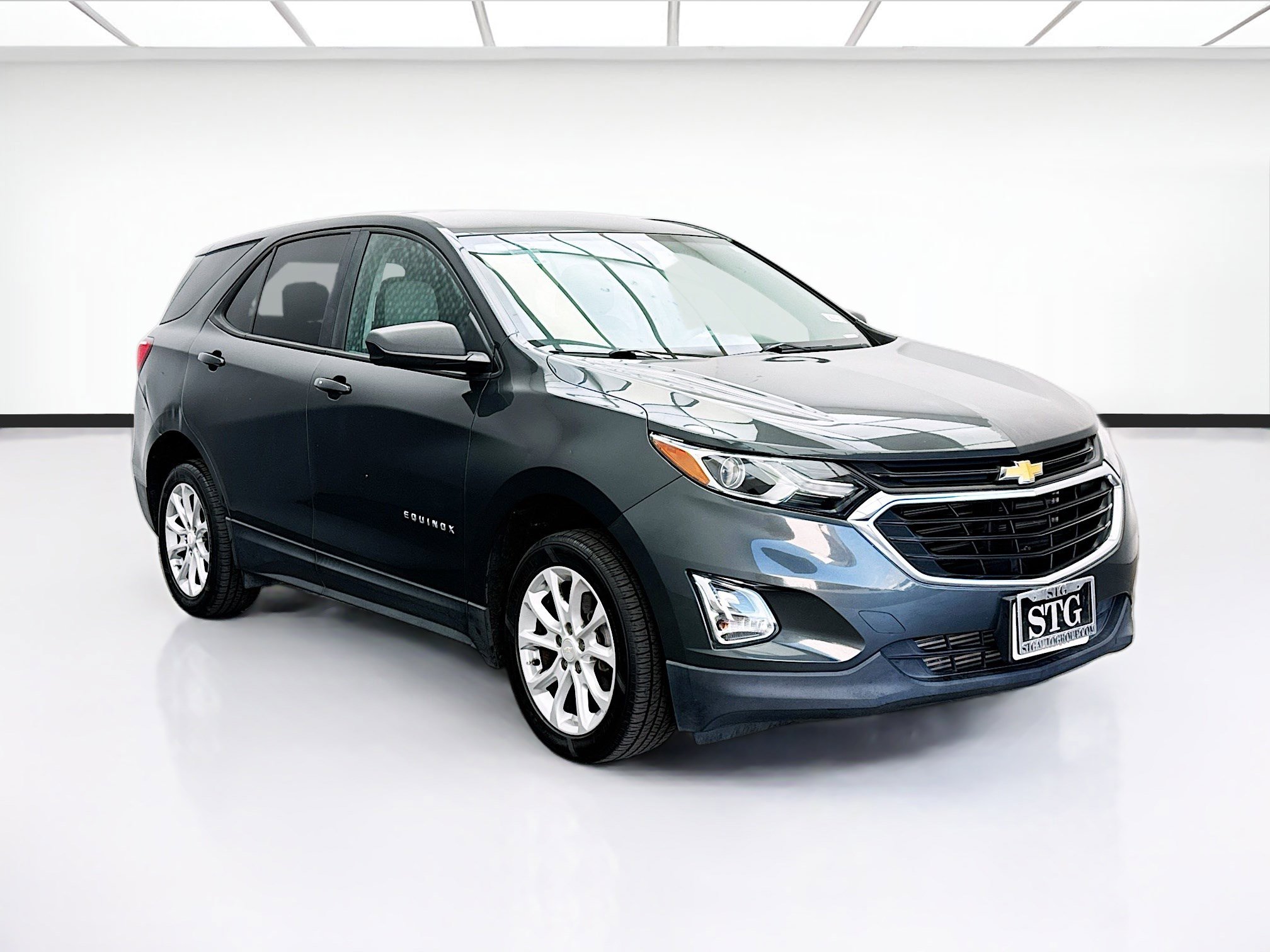 Used 2020 Chevrolet Equinox LS w/ LS Convenience Package FWD image 3