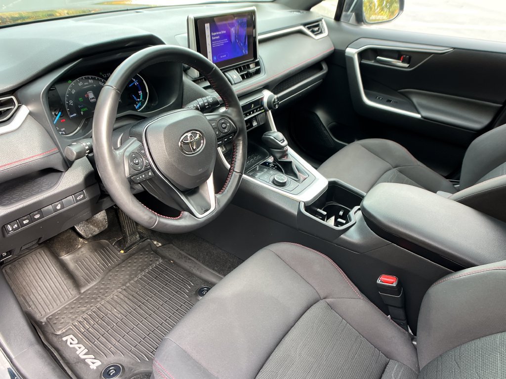 Used 2023 Toyota RAV4 SE w/ Weather & Moonroof Package AWD/4WD image 10