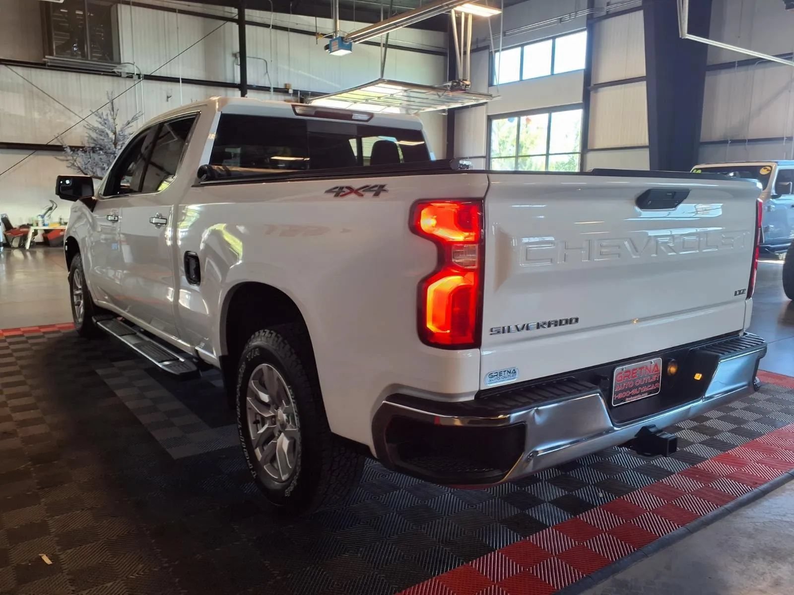Used 2020 Chevrolet Silverado 1500 LTZ w/ LTZ Convenience Package AWD/4WD image 4