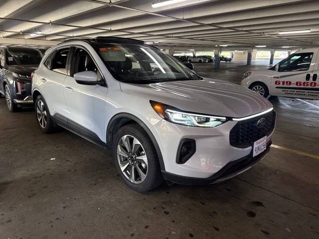 Used 2025 Ford Escape Platinum AWD/4WD image 3