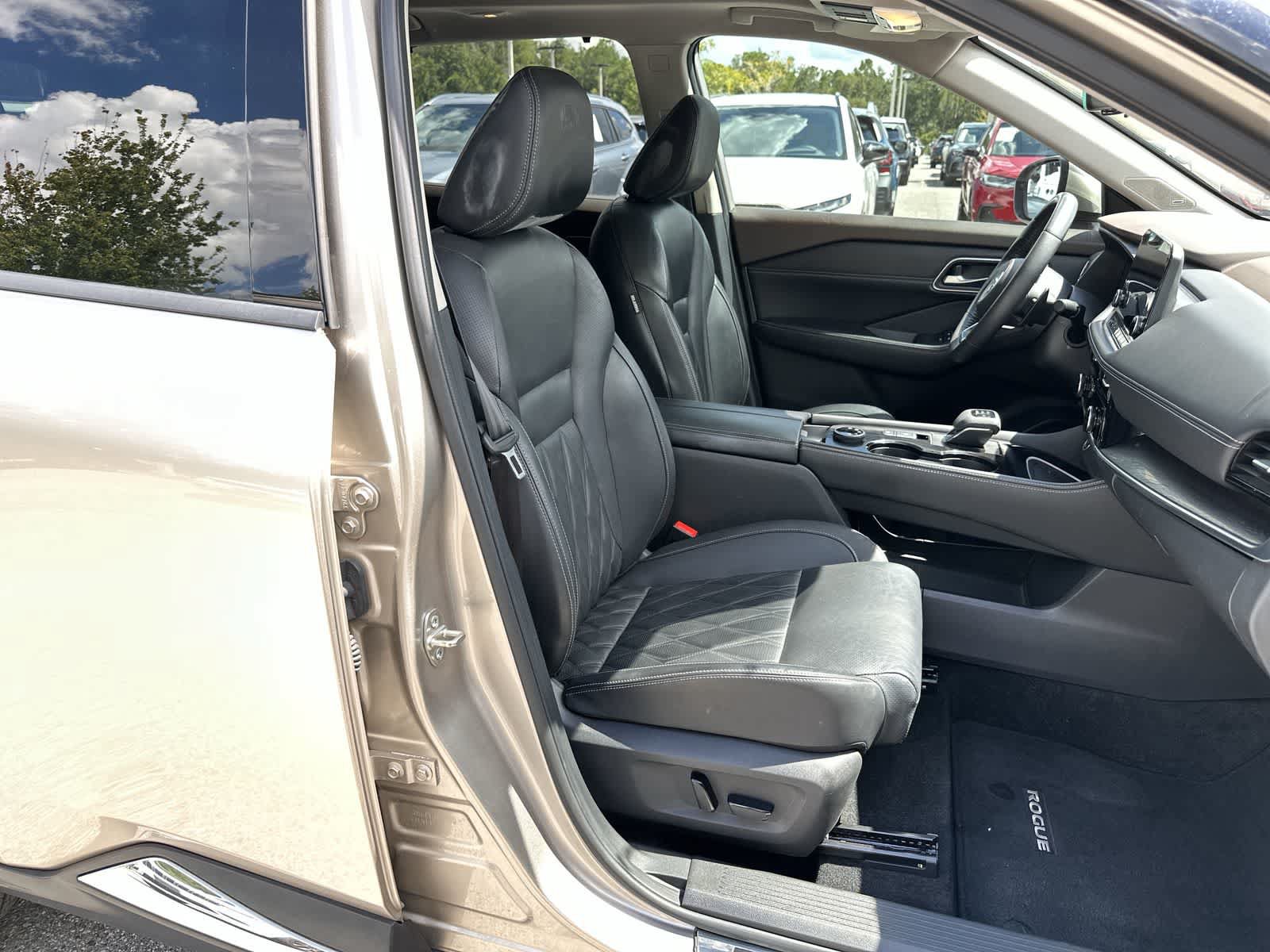 Used 2021 Nissan Rogue Platinum AWD/4WD image 9