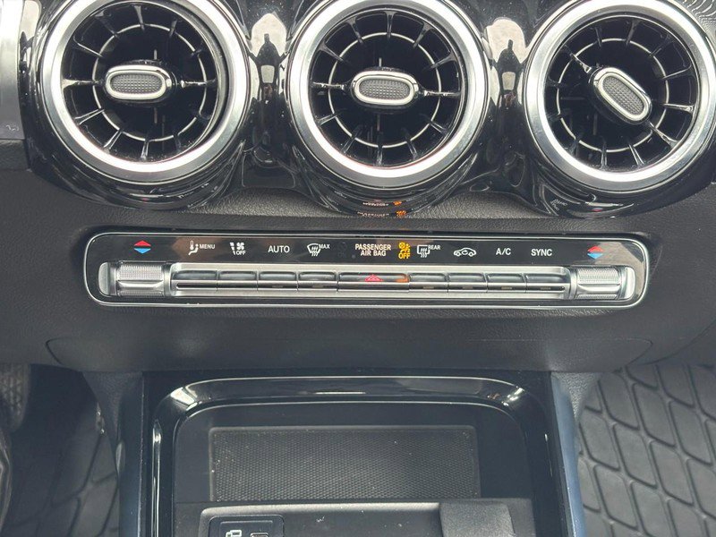 Used 2021 Mercedes-Benz GLB 250 4MATIC image 23