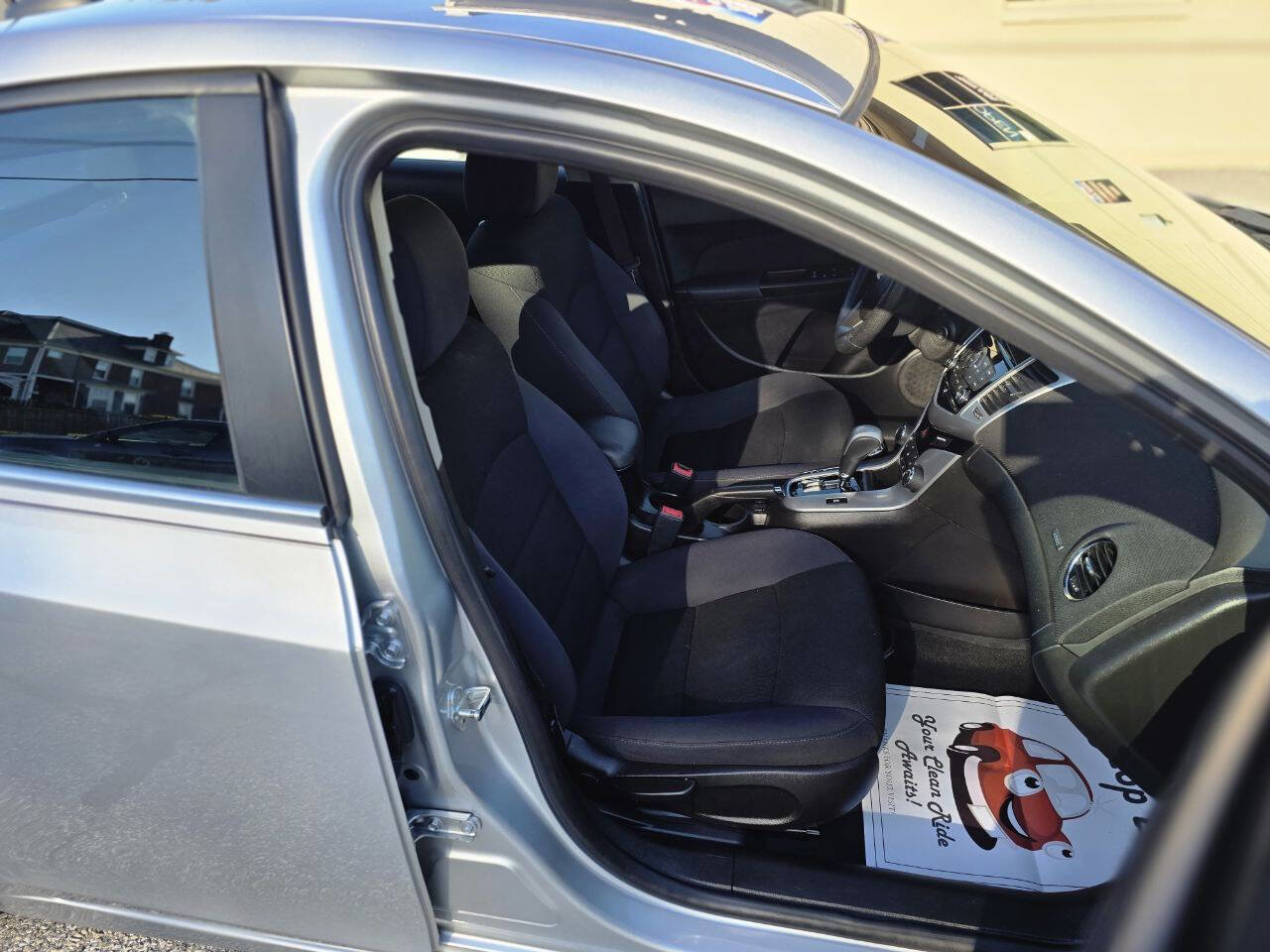 Used 2016 Chevrolet Cruze LT w/ Technology Package image 14