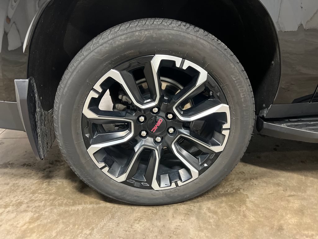 Certified 2023 GMC Yukon XL Denali w/ Advanced Technology Package AWD/4WD image 10