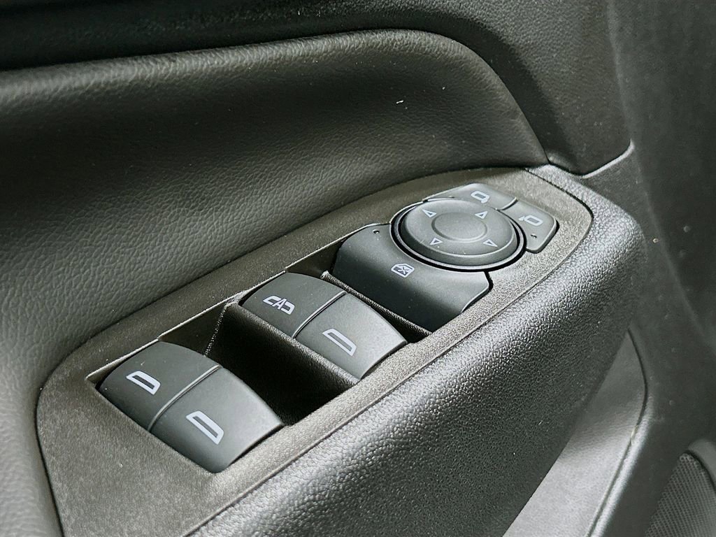 Used 2023 Chevrolet Equinox LT FWD image 18