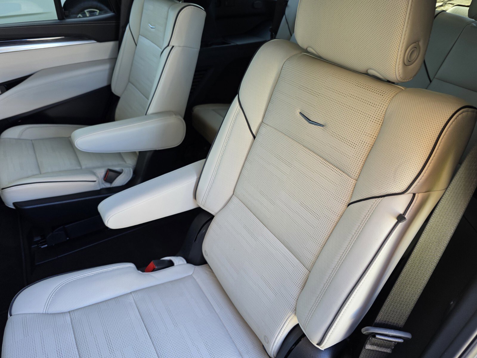 Used 2025 Cadillac Escalade Sport w/ Touring Package AWD/4WD image 16