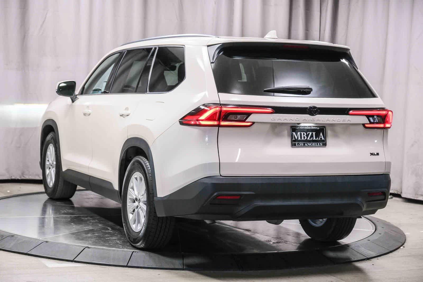 Used 2024 Toyota Grand Highlander FWD video 2