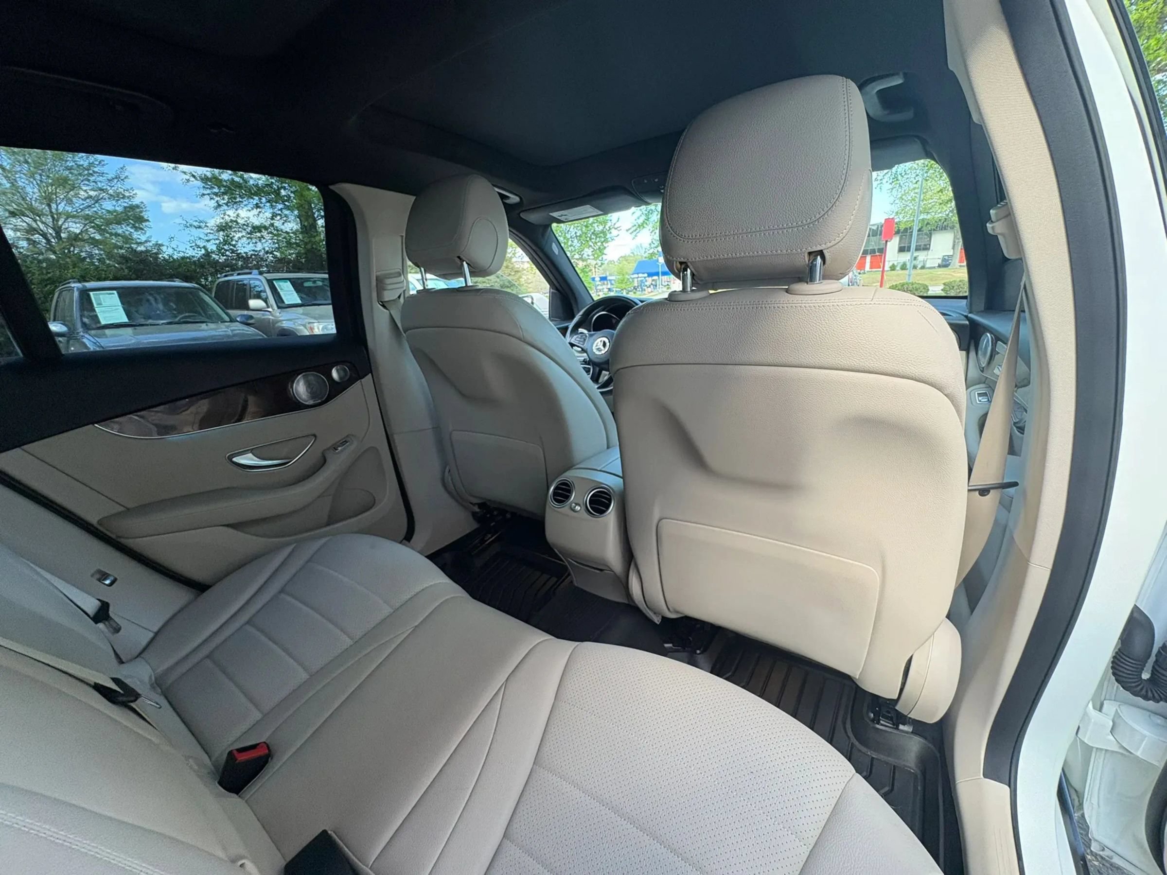 Used 2018 Mercedes-Benz GLC 300 4MATIC image 16