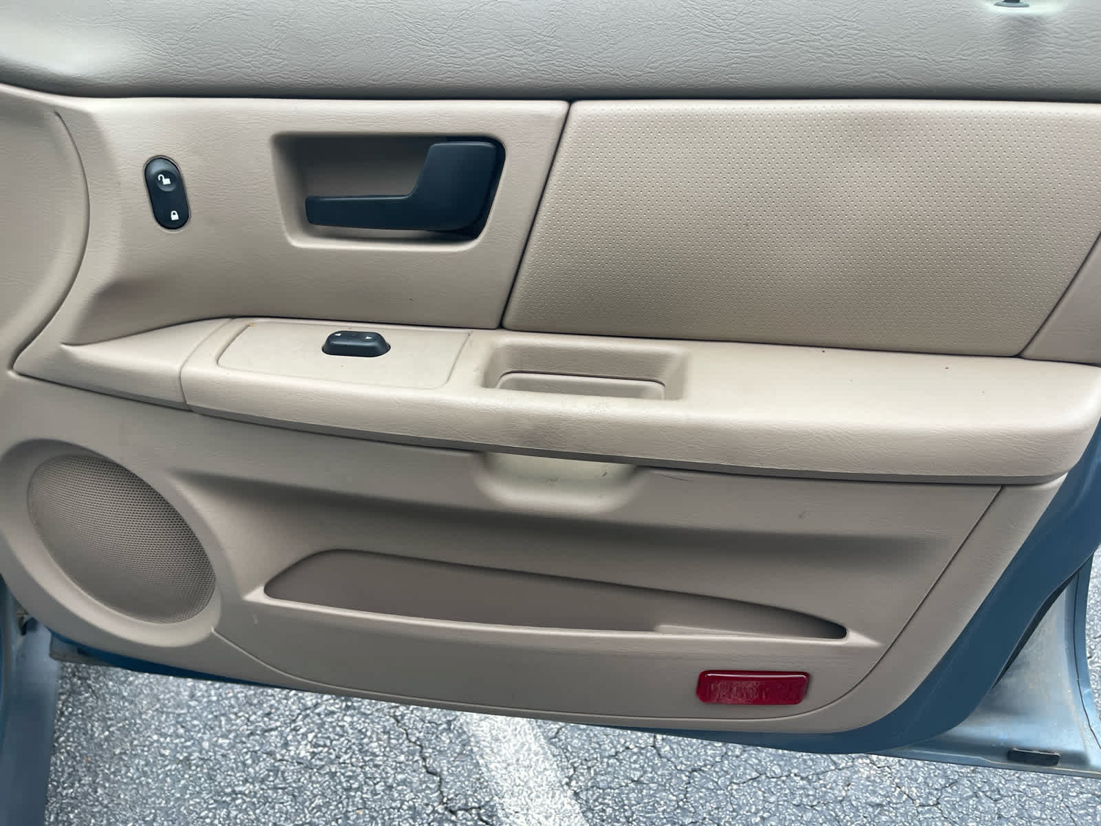 Used 2005 Ford Taurus SE FWD image 24