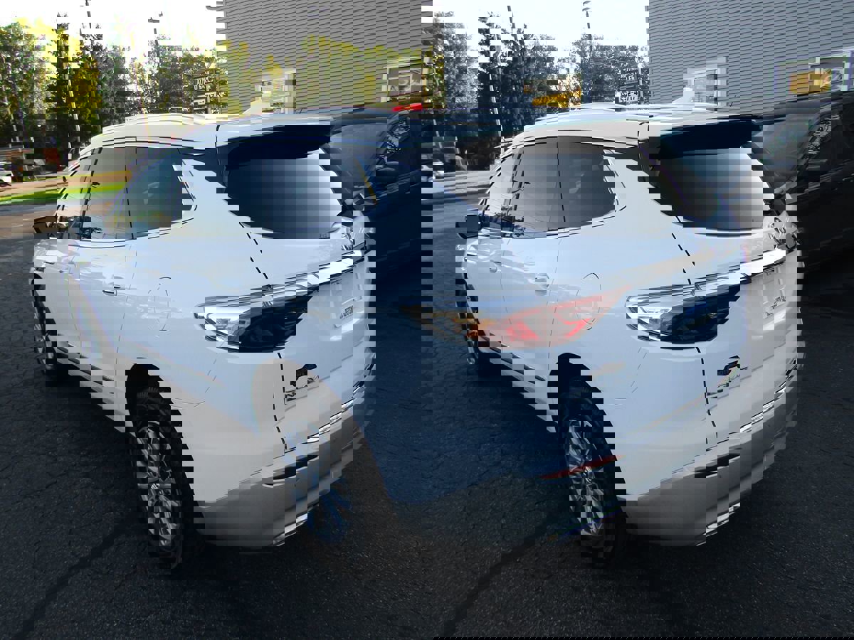 Used 2024 Buick Enclave Premium image 3