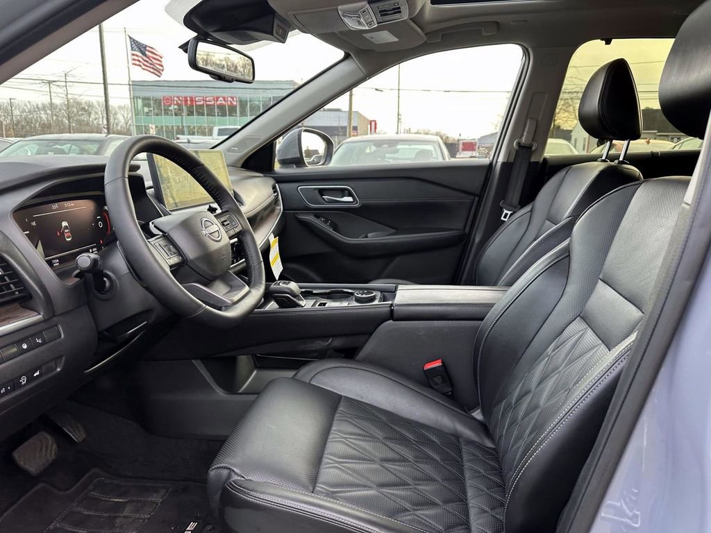 Certified 2025 Nissan Rogue Platinum w/ Tech Package image 18