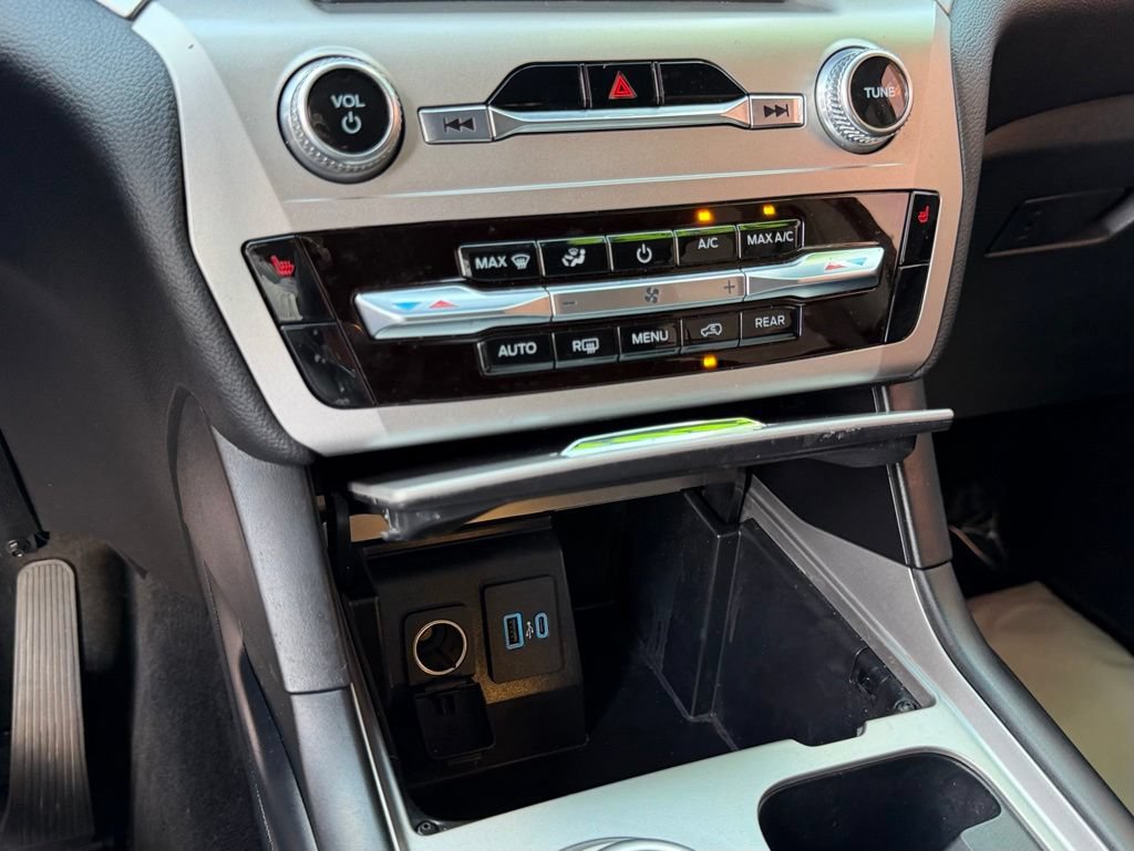 Certified 2022 Ford Explorer XLT RWD image 30