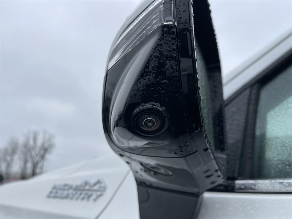 Used 2022 Chevrolet Tahoe High Country image 3