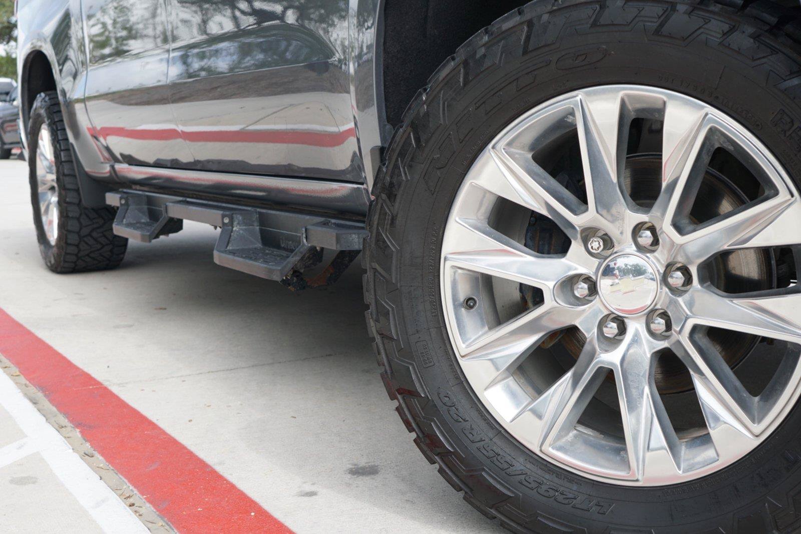 Used 2019 Chevrolet Silverado 1500 LTZ w/ LTZ Premium Package AWD/4WD image 2