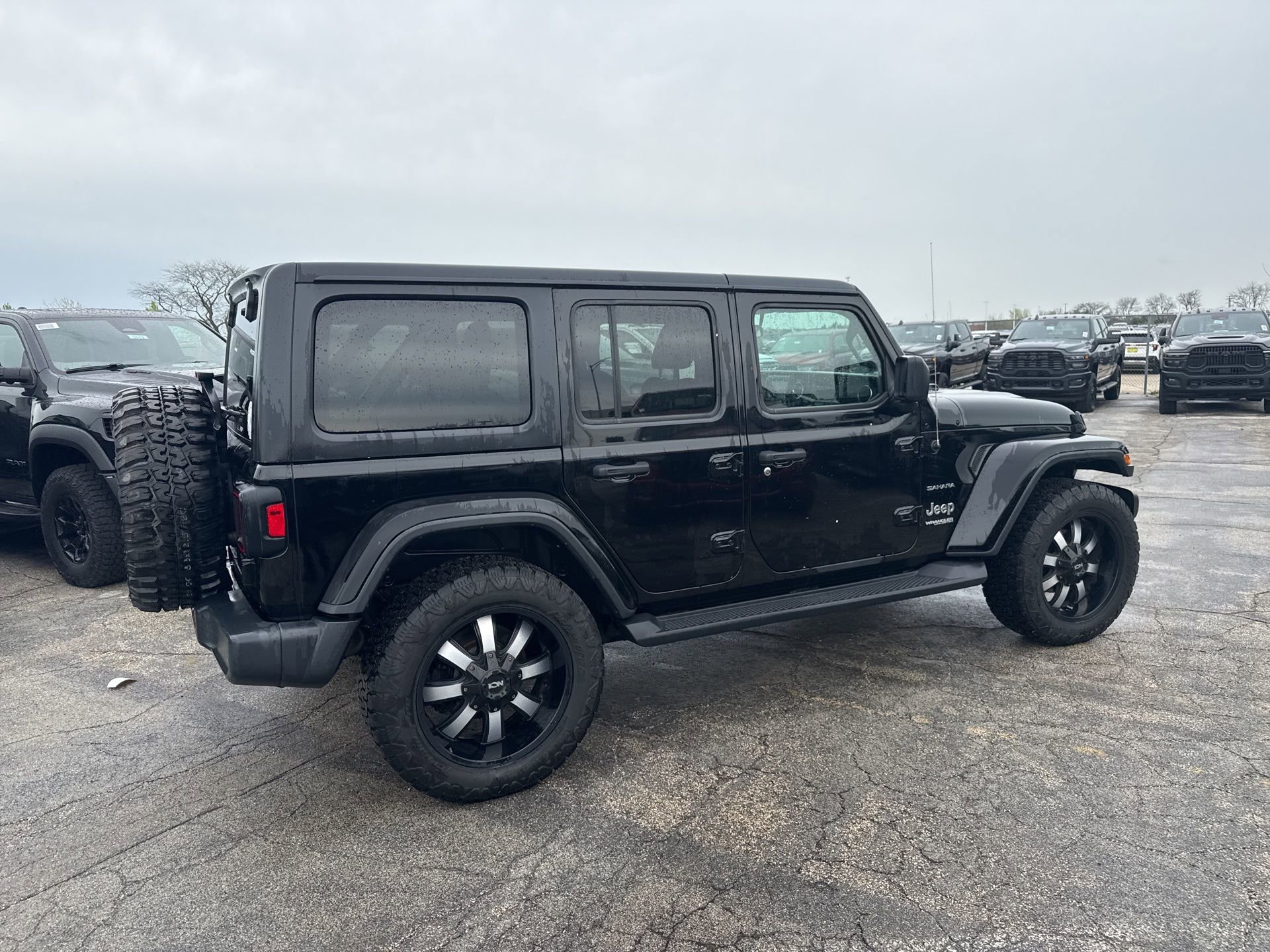 Used 2018 Jeep Wrangler Unlimited Sahara w/ Cold Weather Group image 6