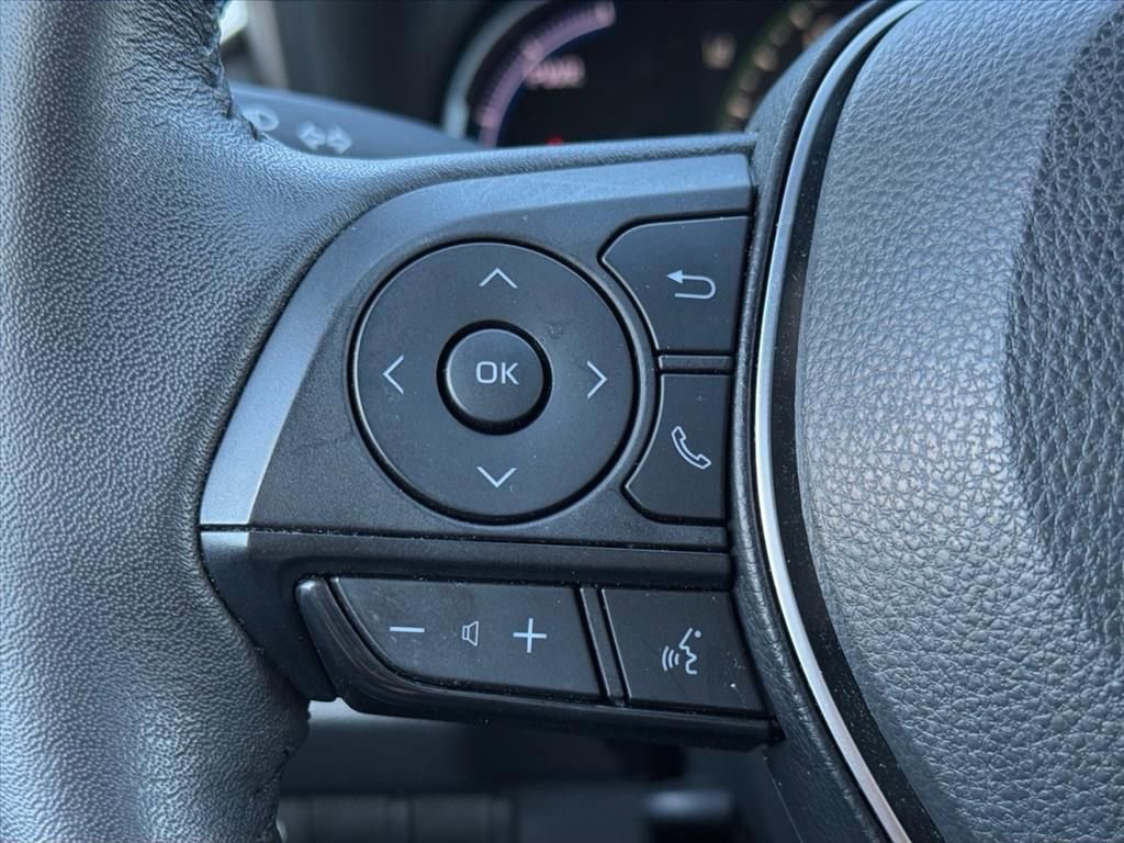 Used 2024 Toyota RAV4 SE image 17