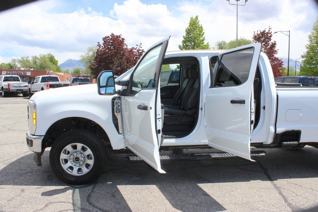 Used 2024 Ford F350 XLT w/ FX4 Off-Road Package AWD/4WD image 9