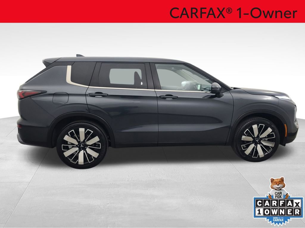 Used 2025 Mitsubishi Outlander SE video 2