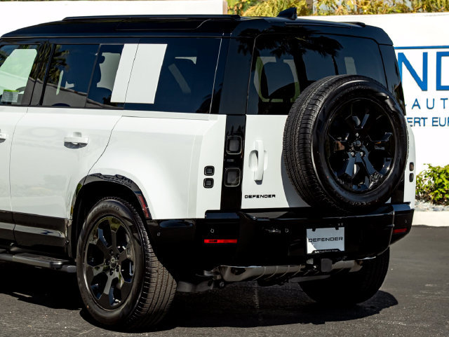 New 2026 Land Rover Defender 110 X-Dynamic SE AWD/4WD image 10