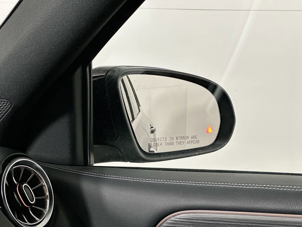 Used 2023 Mercedes-Benz GLB 250 4MATIC image 23