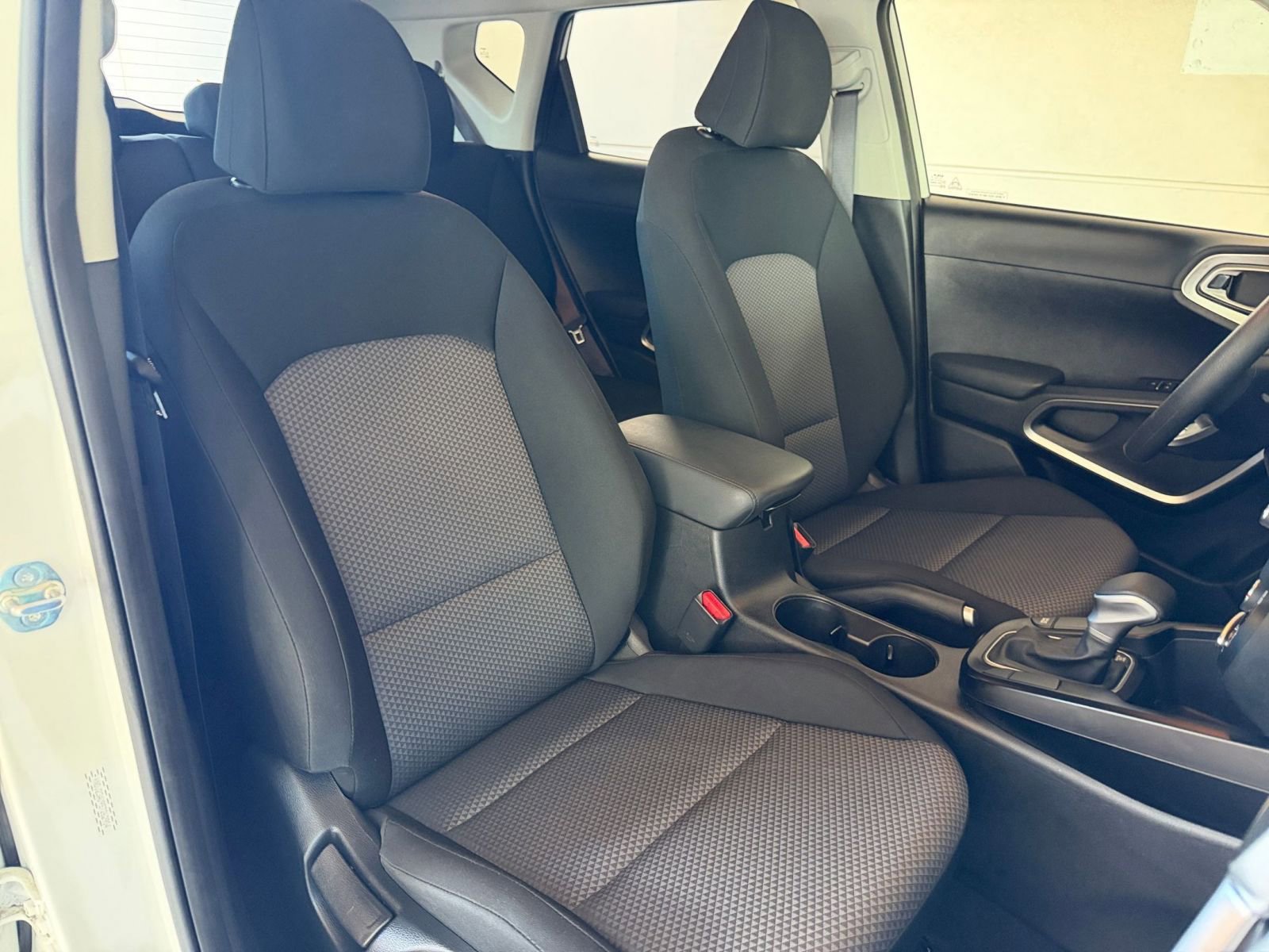 Used 2025 Kia Soul LX w/ LX Technology Package FWD image 31