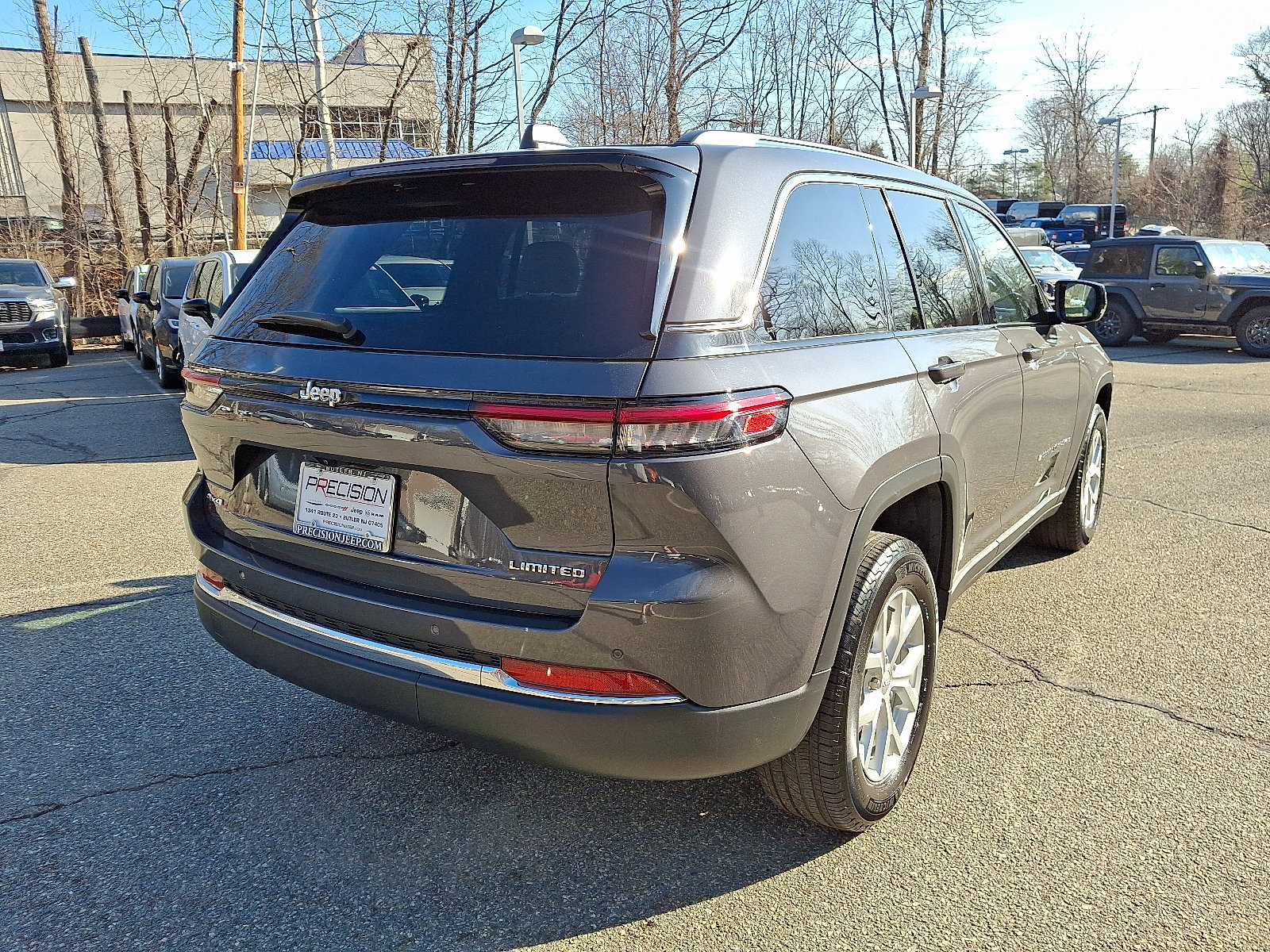 Used 2023 Jeep Grand Cherokee Limited AWD/4WD image 7