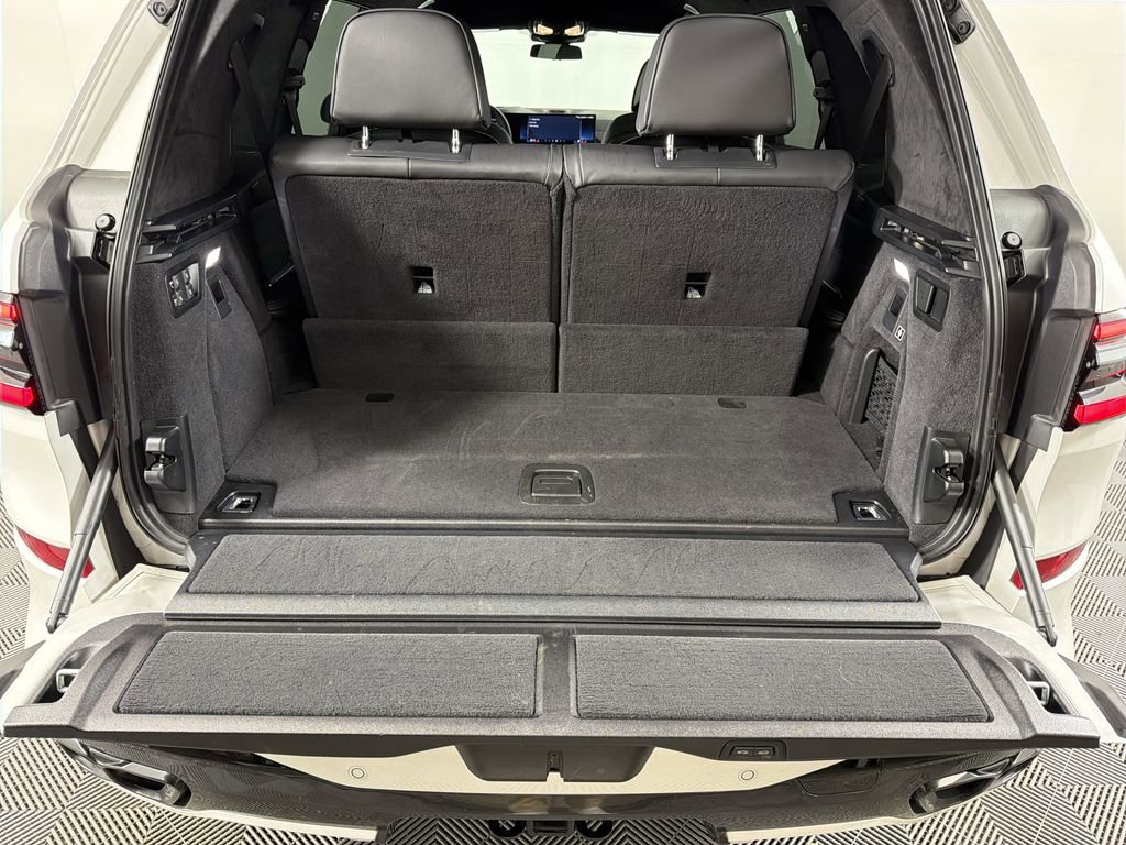 Used 2024 BMW X7 M60i w/ Executive Package image 17