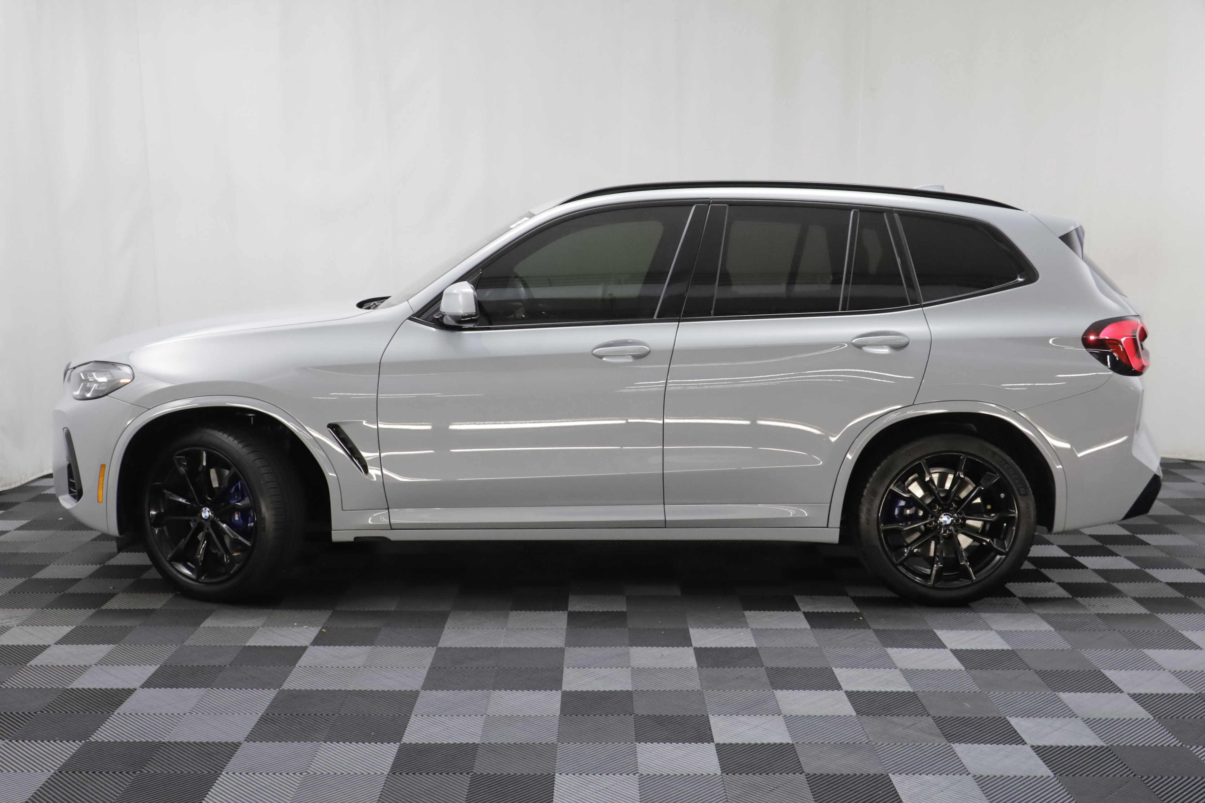 Used 2023 BMW X3 xDrive30i w/ M Sport Package AWD/4WD image 4