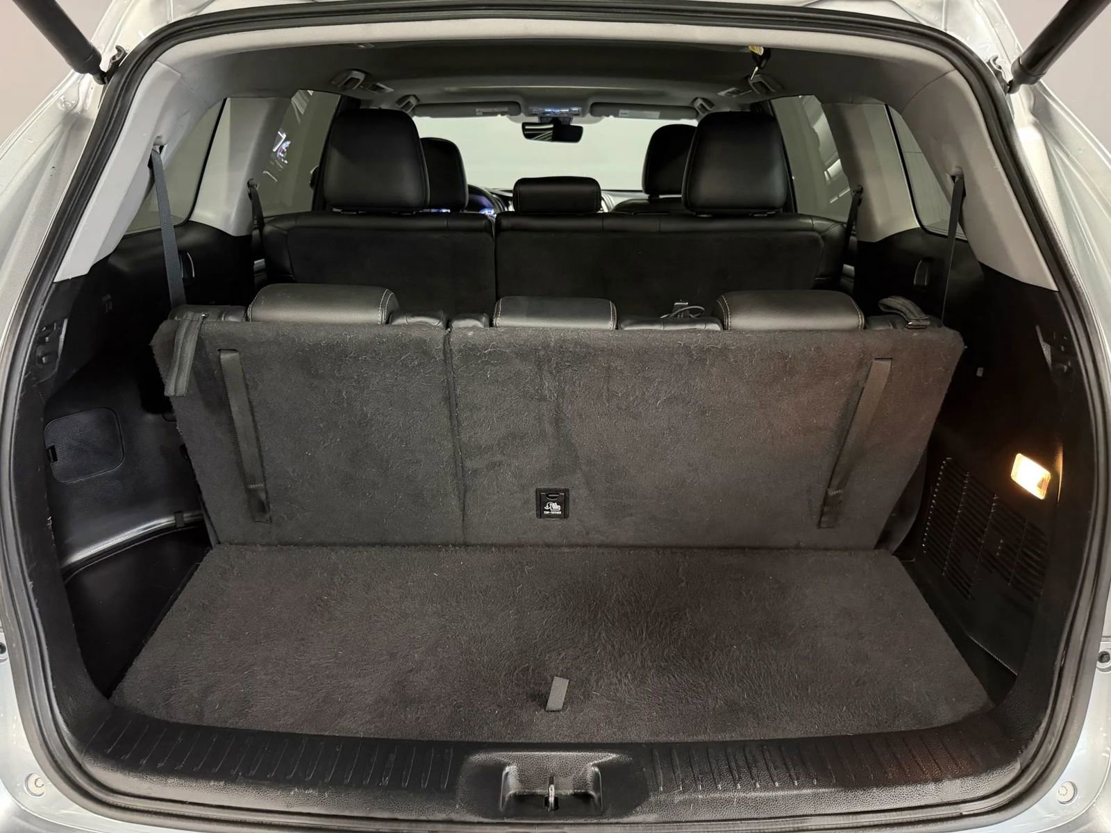 Used 2017 Toyota Highlander XLE FWD image 16