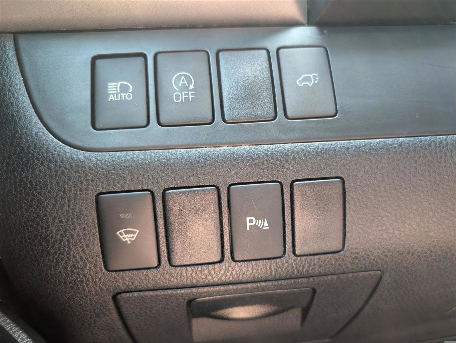 Used 2017 Toyota Highlander Limited AWD/4WD image 23