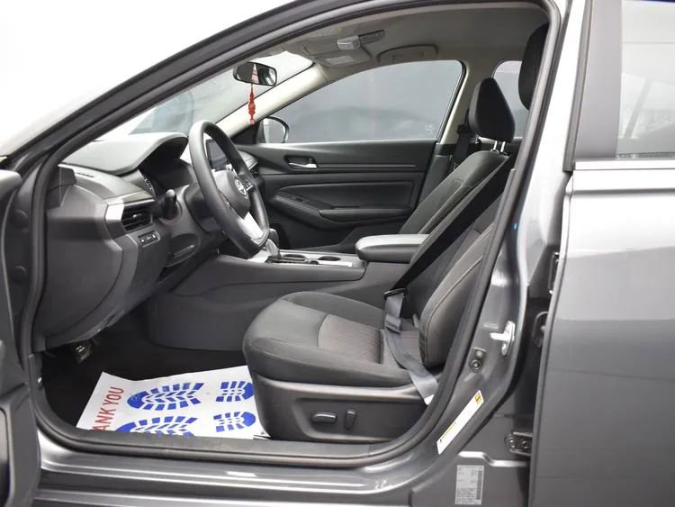 Used 2025 Nissan Altima 2.5 SV image 14