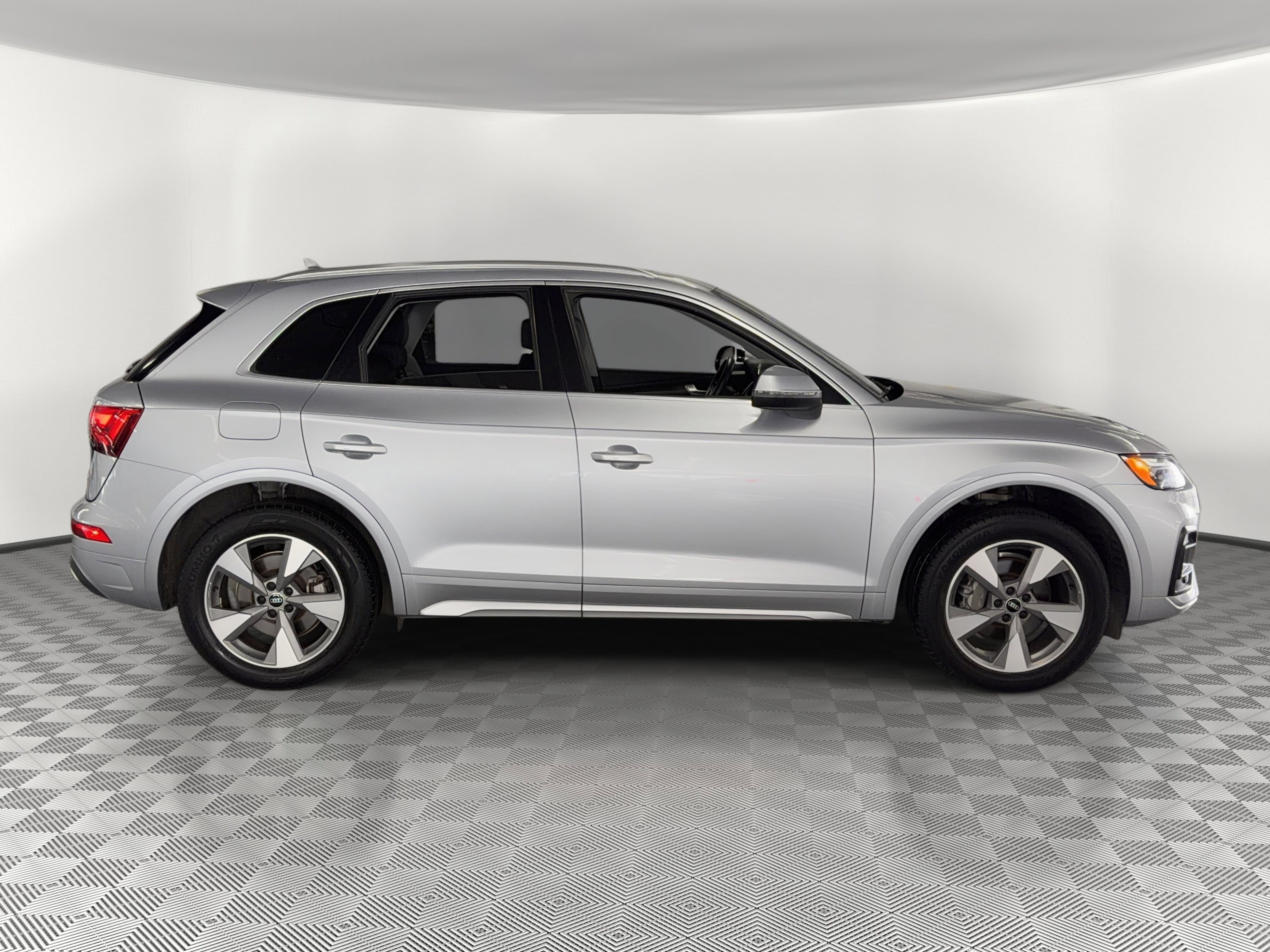 Used 2023 Audi Q5 2.0T Premium w/ Convenience Package AWD/4WD image 8